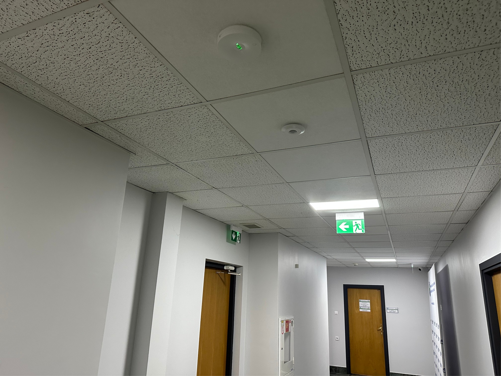 Instalacja oświetlenia awaryjnego i ewakuacyjnego