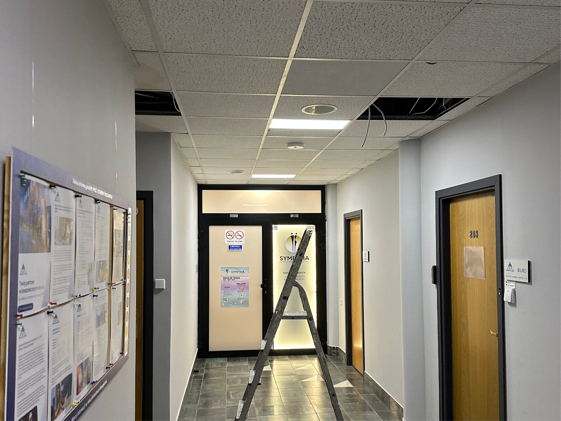 Instalacja oświetlenia awaryjnego i ewakuacyjnego