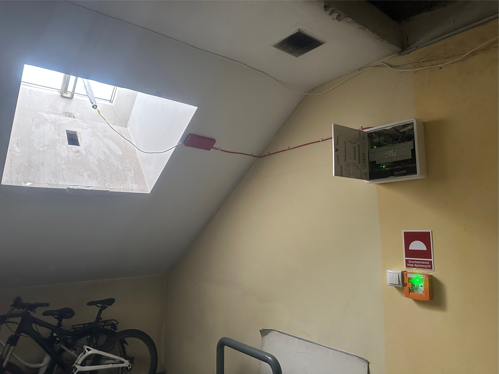 Naprawa systemów oddymiania klatek schodowych