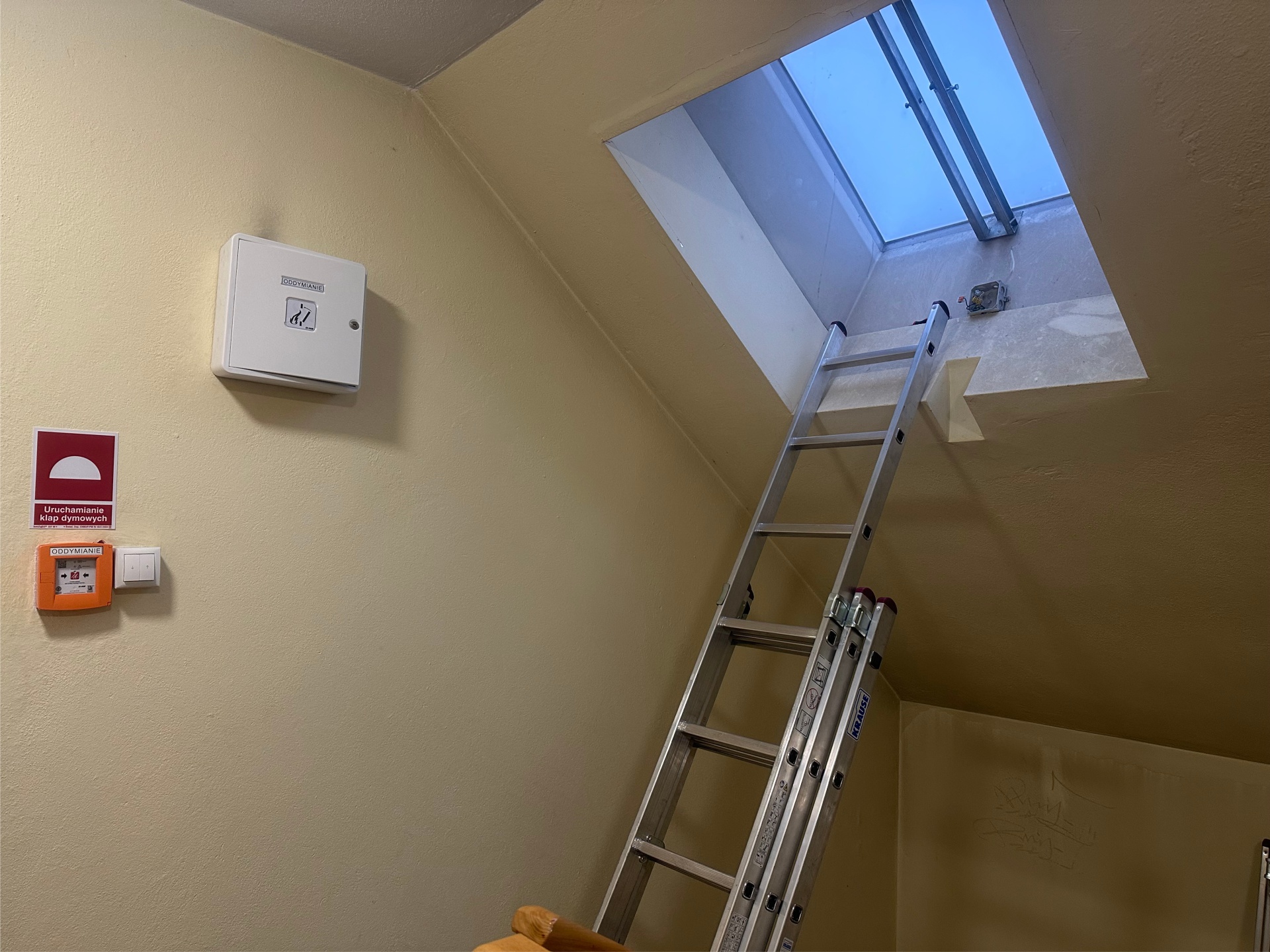 Naprawa systemów oddymiania klatek schodowych