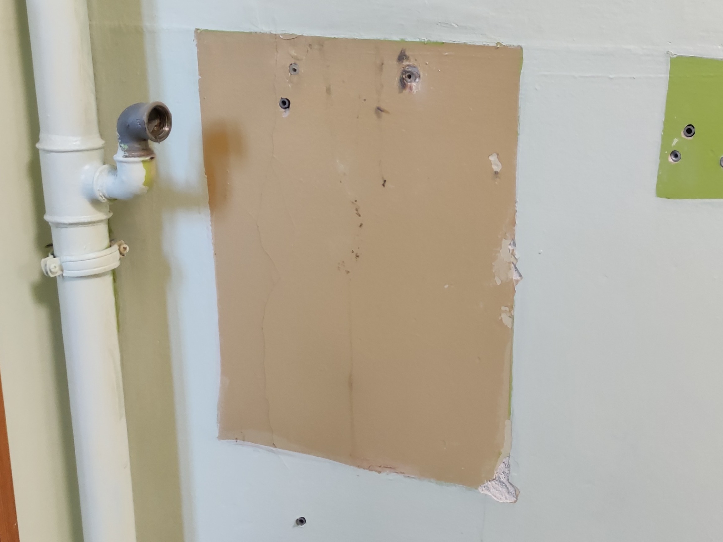 Demontaż i montaż nowych hydrantów wewnętrznych