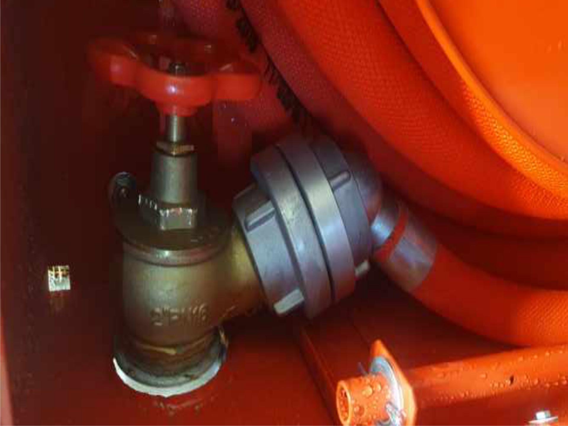 wymiana zaworu hydrantu z aluminiowego na mosiężny